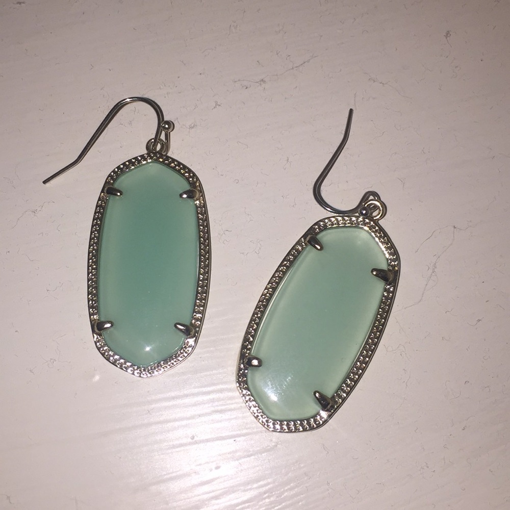 NEVER WORN Kendra scott earrings